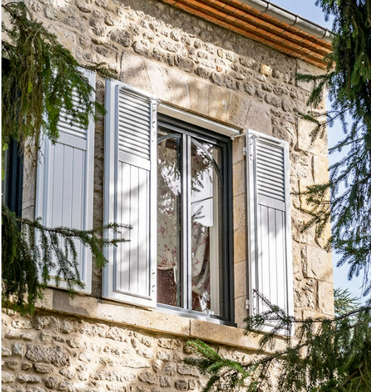 Volet roulant Volant battant Volet coulissant Volet solaire Volet motorisé Volet à sangle Volet à treuil Centralisation de volets roulants Moteur volet roulant Volet aluminium Volet anti effraction VSO