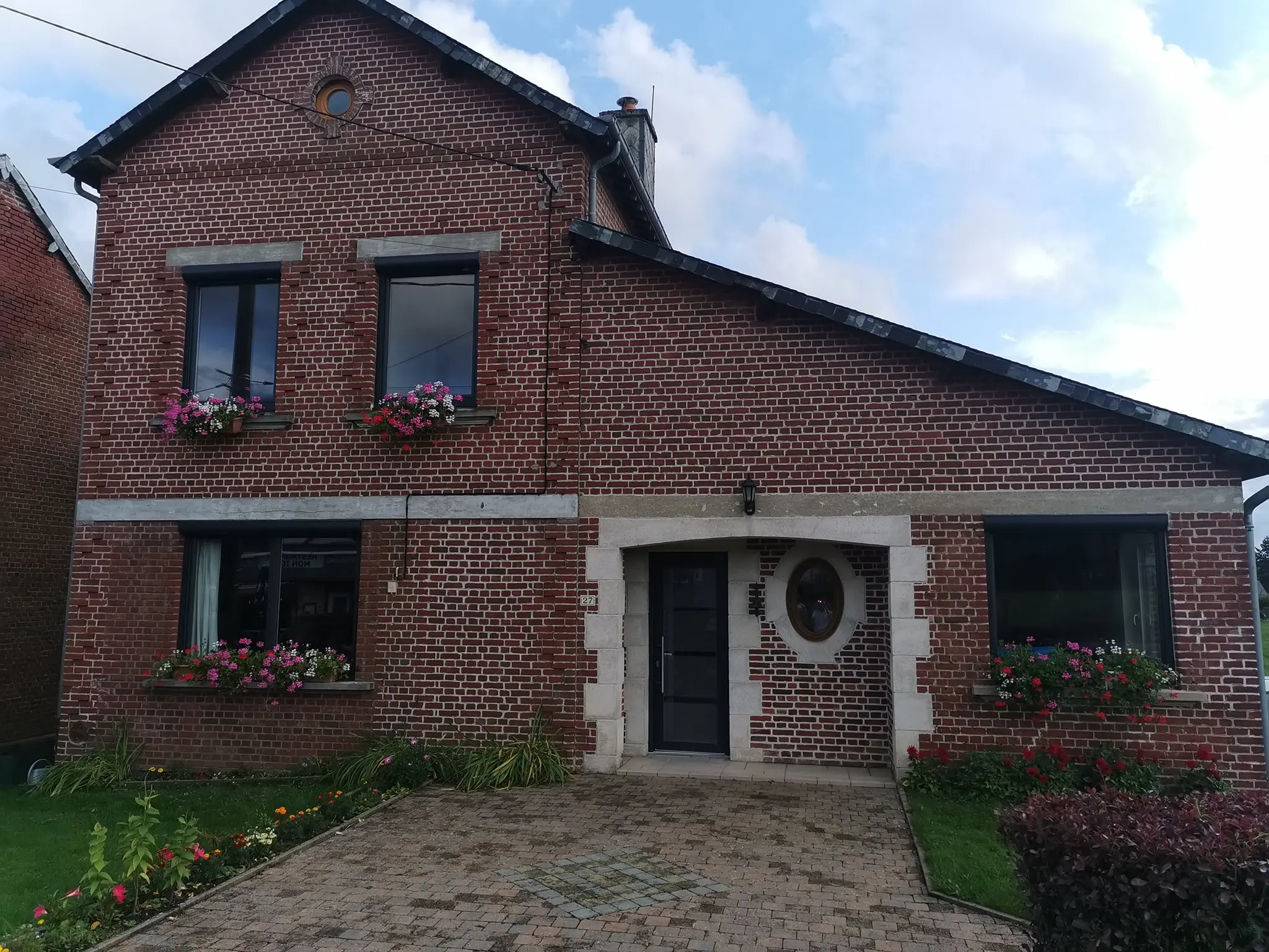 Changement de menuiseries en µPVC gris Anthracite Changement de fermetures PVC, Remplacement de menuiseries en PVC, Remplacement de fenêtres PVC, Changement de porte d'entrée PVC vitrée, volets roulants à Auvillers-les-Forges dans les Ardennes (08)