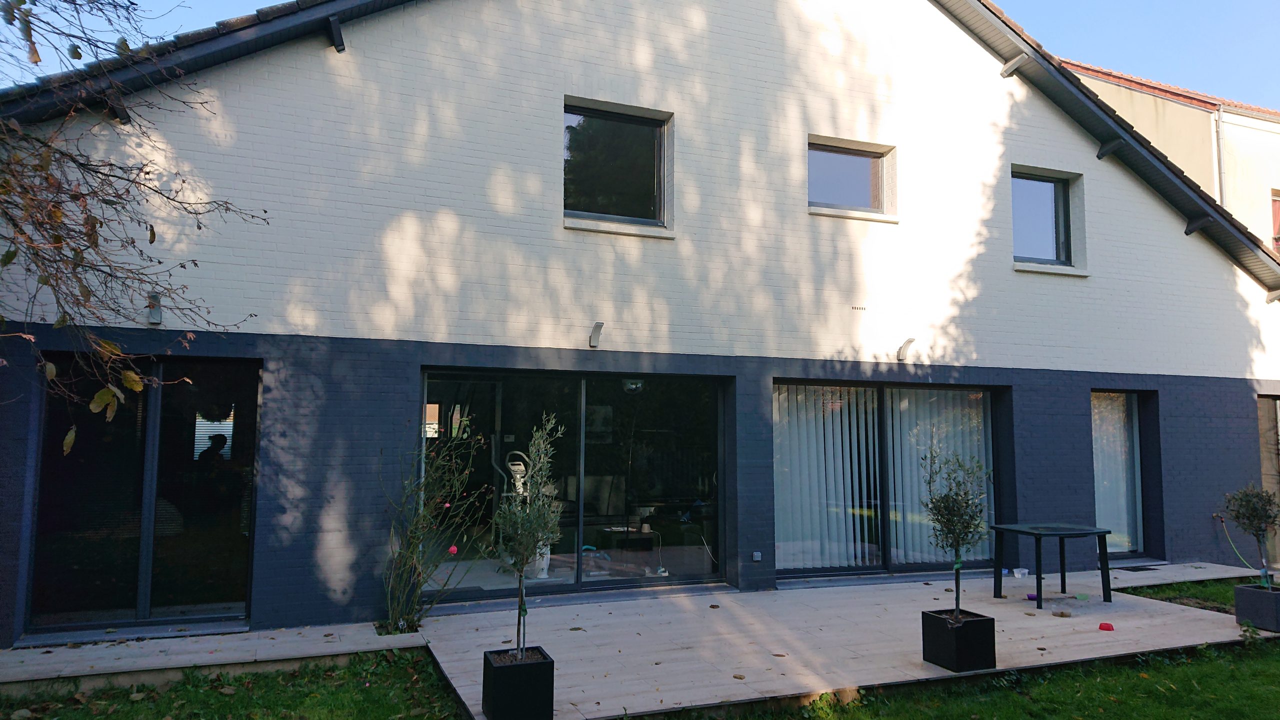 Coulissants Aluminium Chantier Aluminium avec fenêtres, baies coulissantes Aluminium, porte de garage et porte d'entrée Aluminium couleur Anthracite RAL 7016,