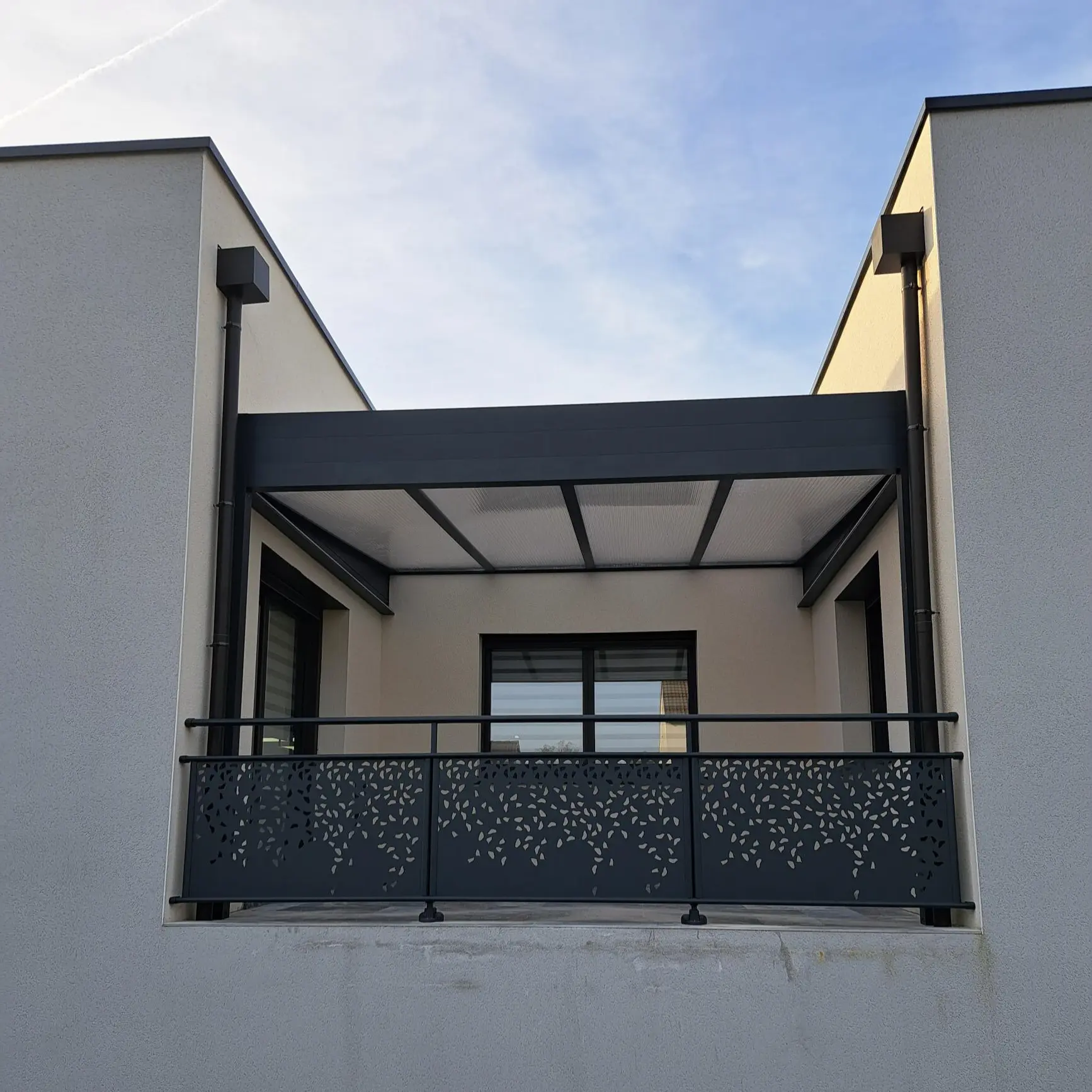 Pergola aluminium et garde corps Pergola Pergola bioclimatique Pergola Aluminium Pergola adossée Pergola autoportée Pergola à lames orientables Pergola rétractable Pool House Pergola à toile rétractable Carport Garde corps Aluminium Garde corps en verre Garde corps découpe laser Clôtures Aluminium Claustra Aluminium Palissade Aluminium Brise vue Aluminium