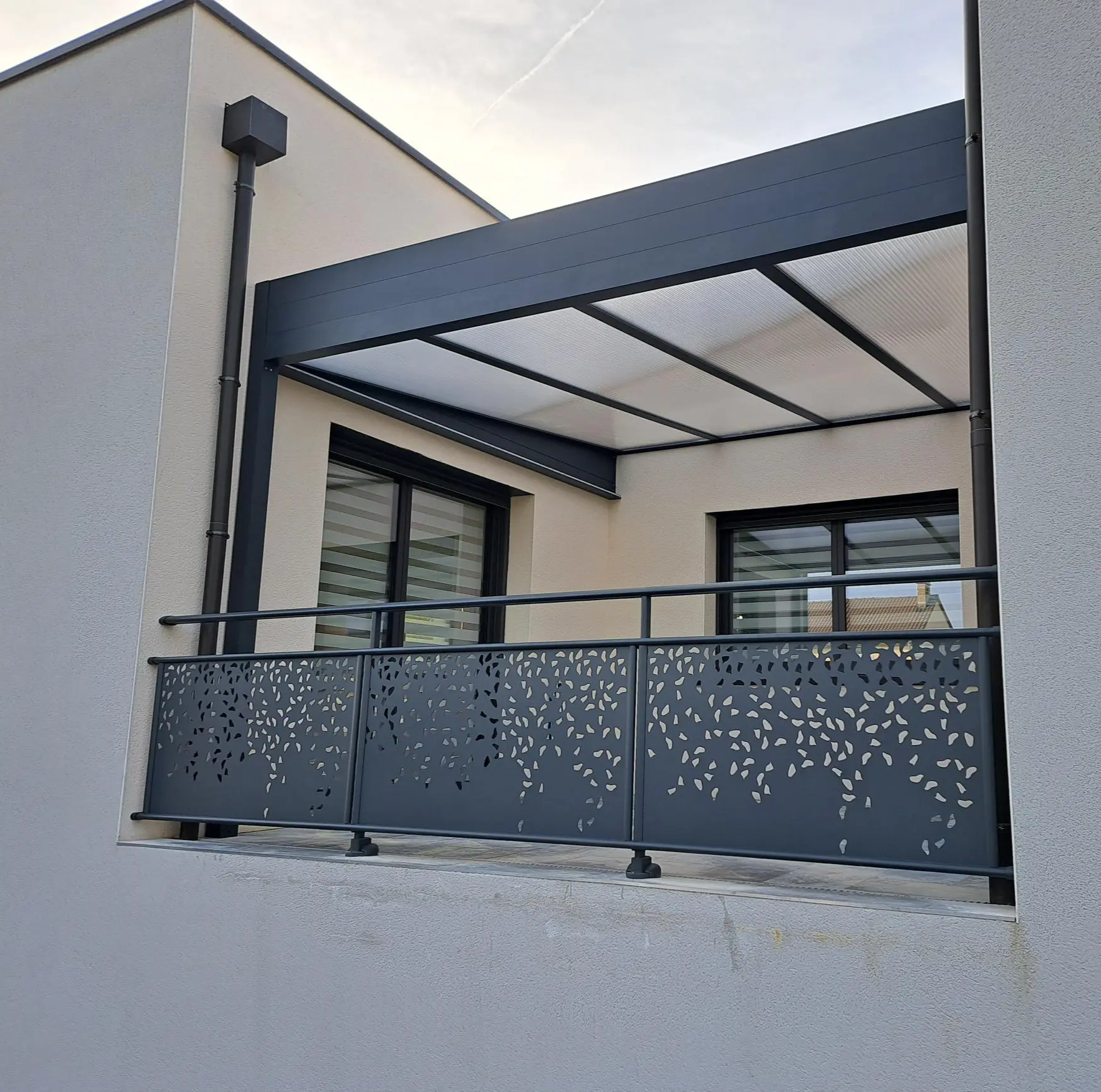 Pergola aluminiun et garde corps découpe laser Pergola Pergola bioclimatique Pergola Aluminium Pergola adossée Pergola autoportée Pergola à lames orientables Pergola rétractable Pool House Pergola à toile rétractable Carport Garde corps Aluminium Garde corps en verre Garde corps découpe laser Clôtures Aluminium Claustra Aluminium Palissade Aluminium Brise vue Aluminium
