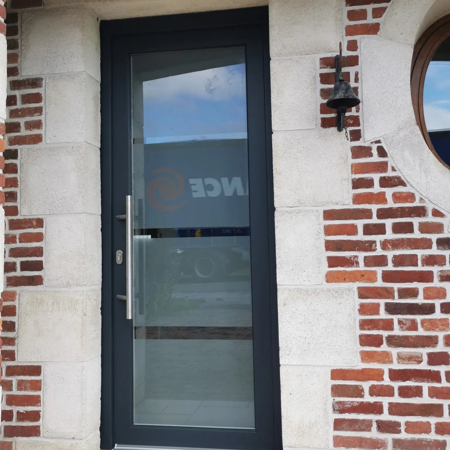 Porte d'entrée design vitrée Porte PVC Porte d'entrée Porte d'entrée vitrée Porte d'entrée vitrage verrissima Porte d'entrée contemporaine à Auvillers-Les-Forges dans les Ardennes (08)