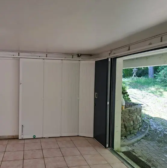 Intérieur porte de garage sectionnelle ouverte Porte de garage sectionnelle latérale gris anthracite à Nouzonville
