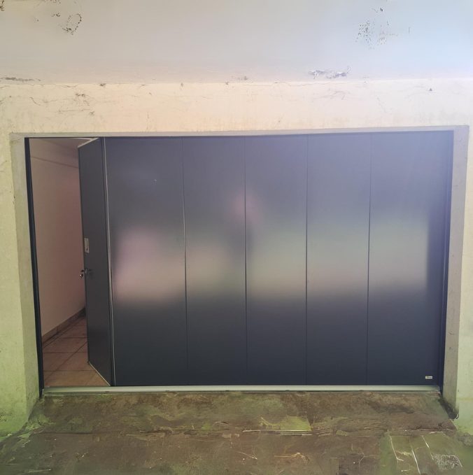 Porte de garage sectionnelle latérale grise Nouzonville Porte de garage sectionnelle latérale gris anthracite à Nouzonville