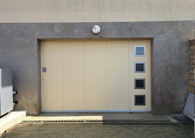 Un chantier complet : l&rsquo;alliance parfaite de la porte de garage et de la porte d&rsquo;entrée près de Rimogne (08)